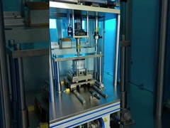 Ensaios de pressão e montagem de compressores de ar condicionado para automóveis